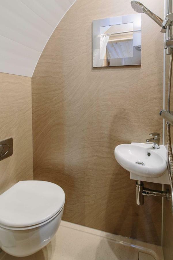 Buttercup Glamping Pod Hotel Cheltenham Eksteriør billede